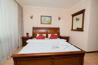 Отель Azat Hotel Нур-Султан Стандартный номер с кроватью размера "king-size"-6